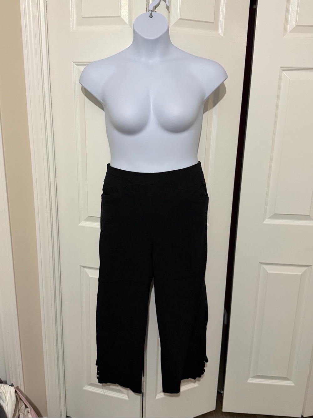 Women’s Black Cropped Wide-Leg Pants 18w